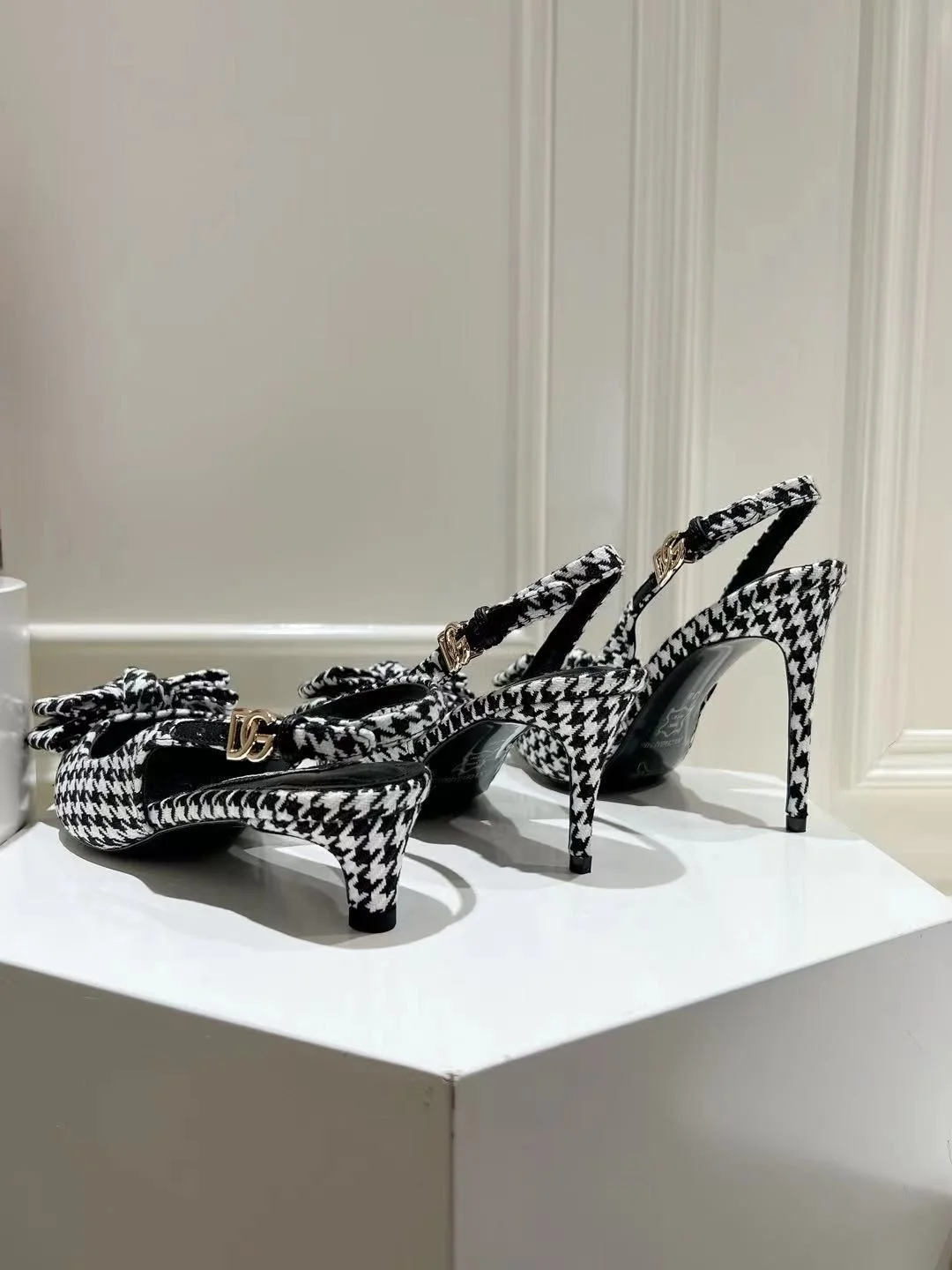 TechFriendly Dolce Gabbana Sandals 22975