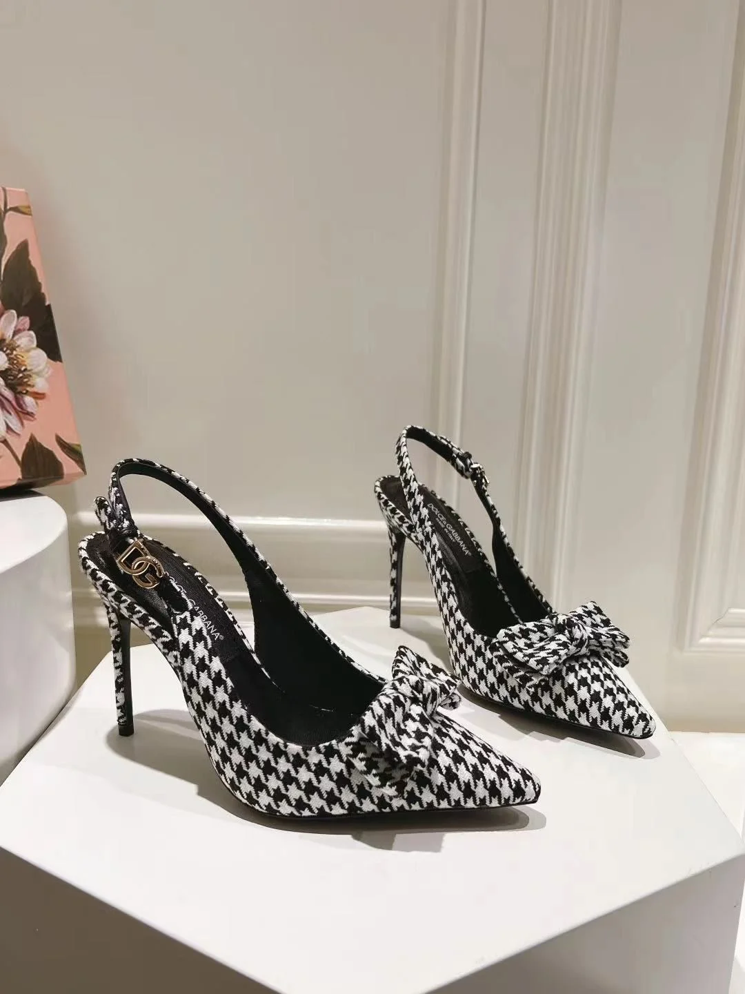 TechFriendly Dolce Gabbana Sandals 22975