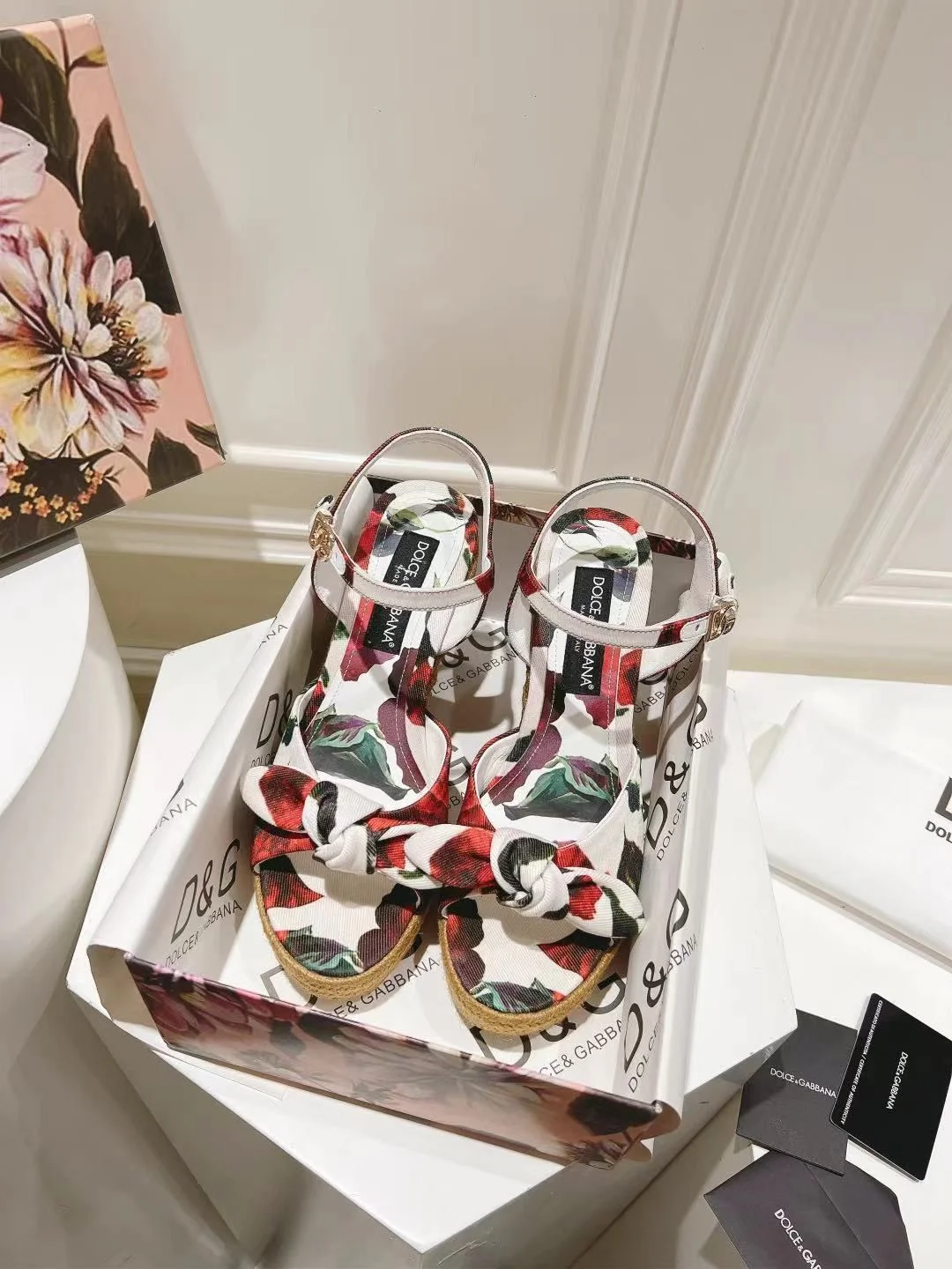 Compact Dolce Gabbana Sandals 23021