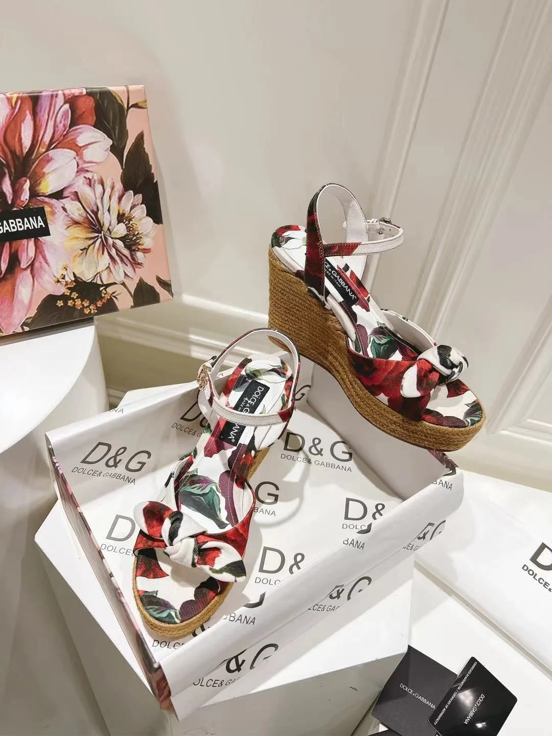Compact Dolce Gabbana Sandals 23021