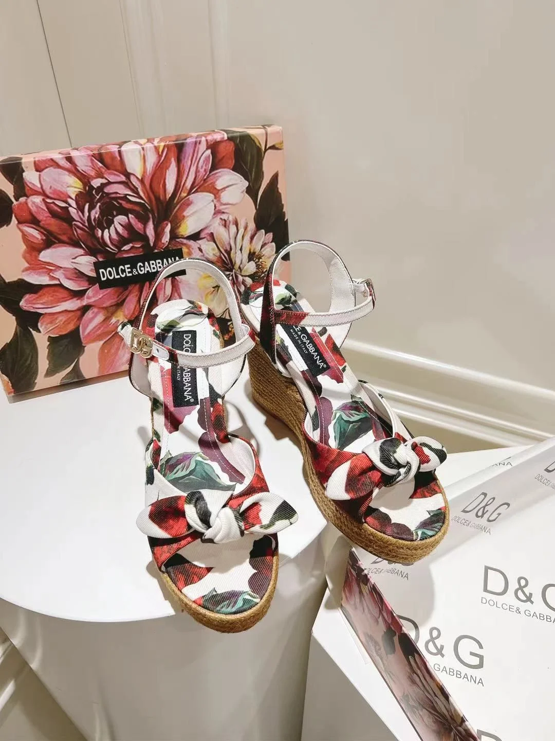 Compact Dolce Gabbana Sandals 23021