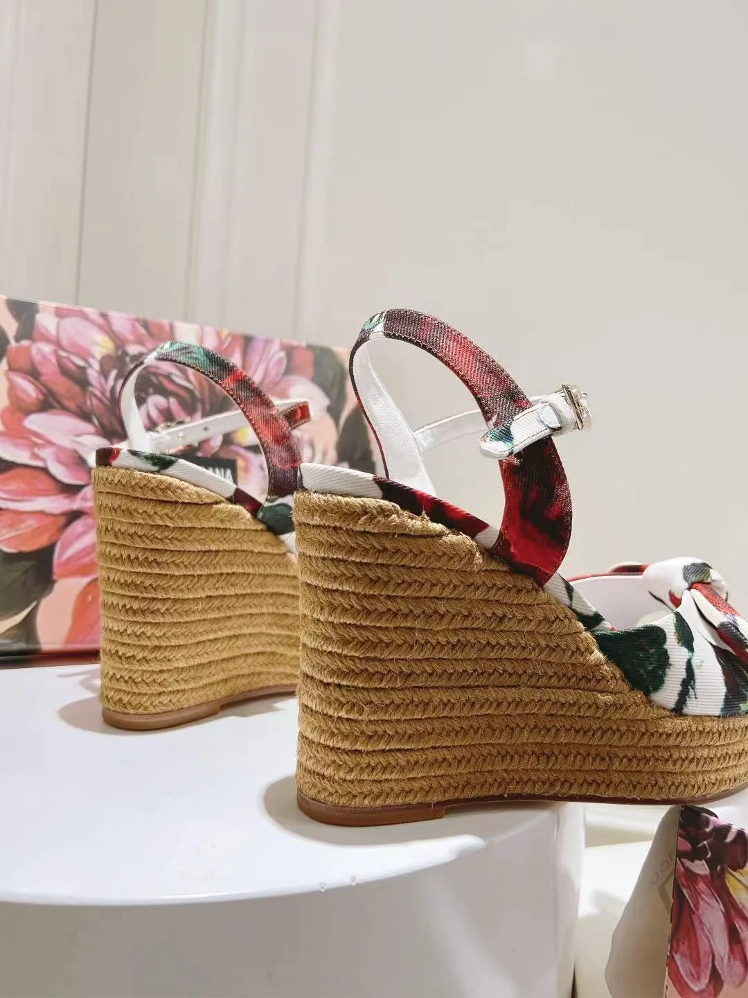 Compact Dolce Gabbana Sandals 23021