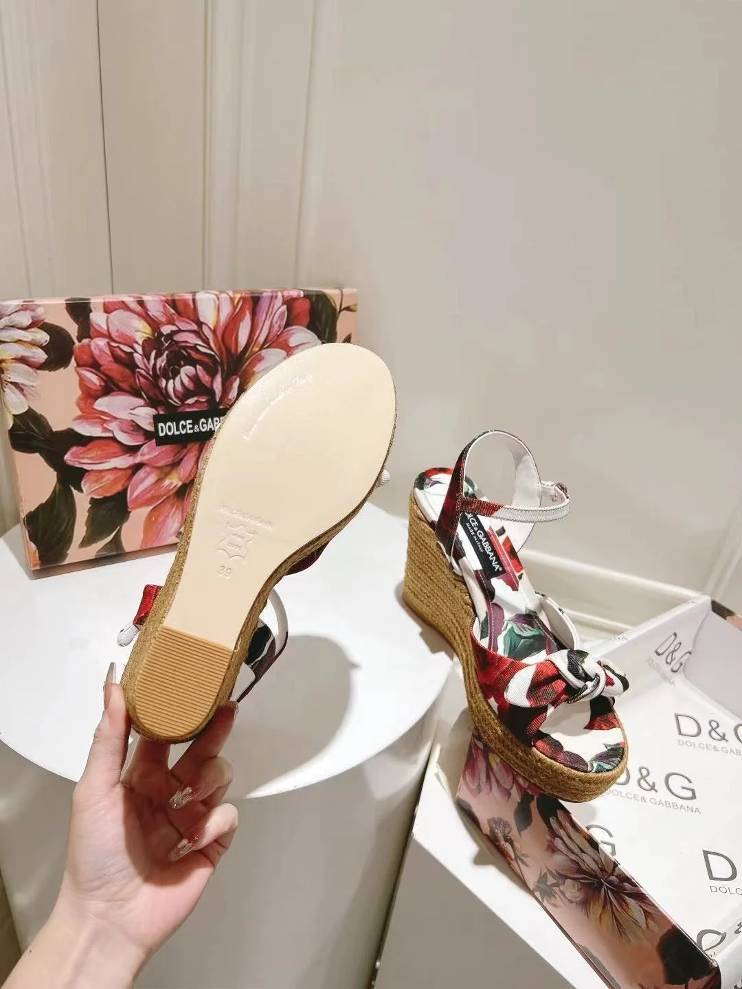 Compact Dolce Gabbana Sandals 23021