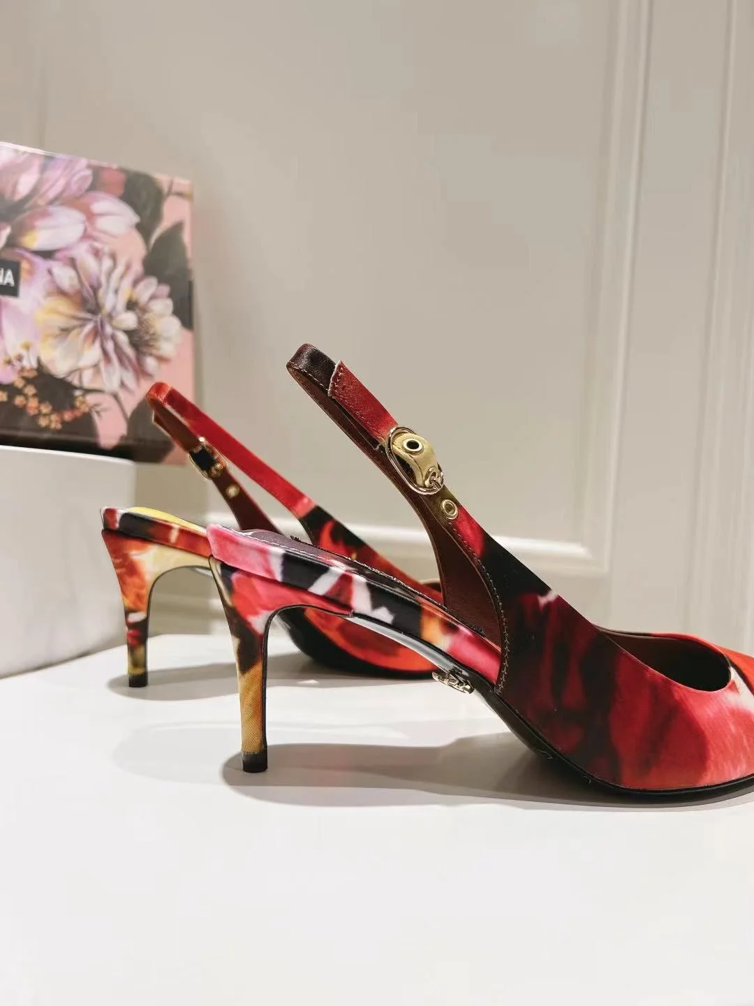 Classic Dolce Gabbana Sandals 22964