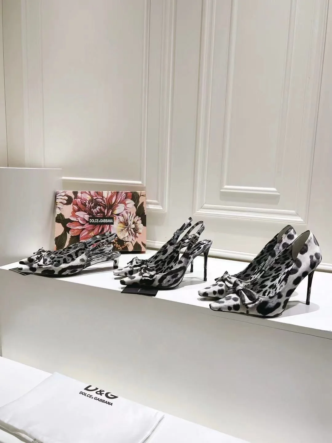 Dolce Gabbana Sandals MultiPurpose 22965