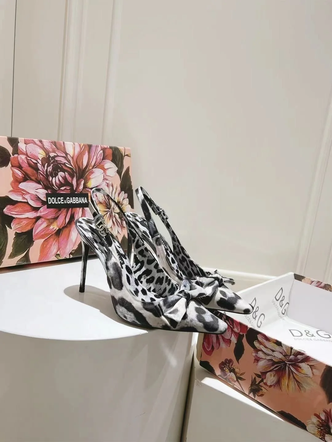 Dolce Gabbana Sandals MultiPurpose 22965