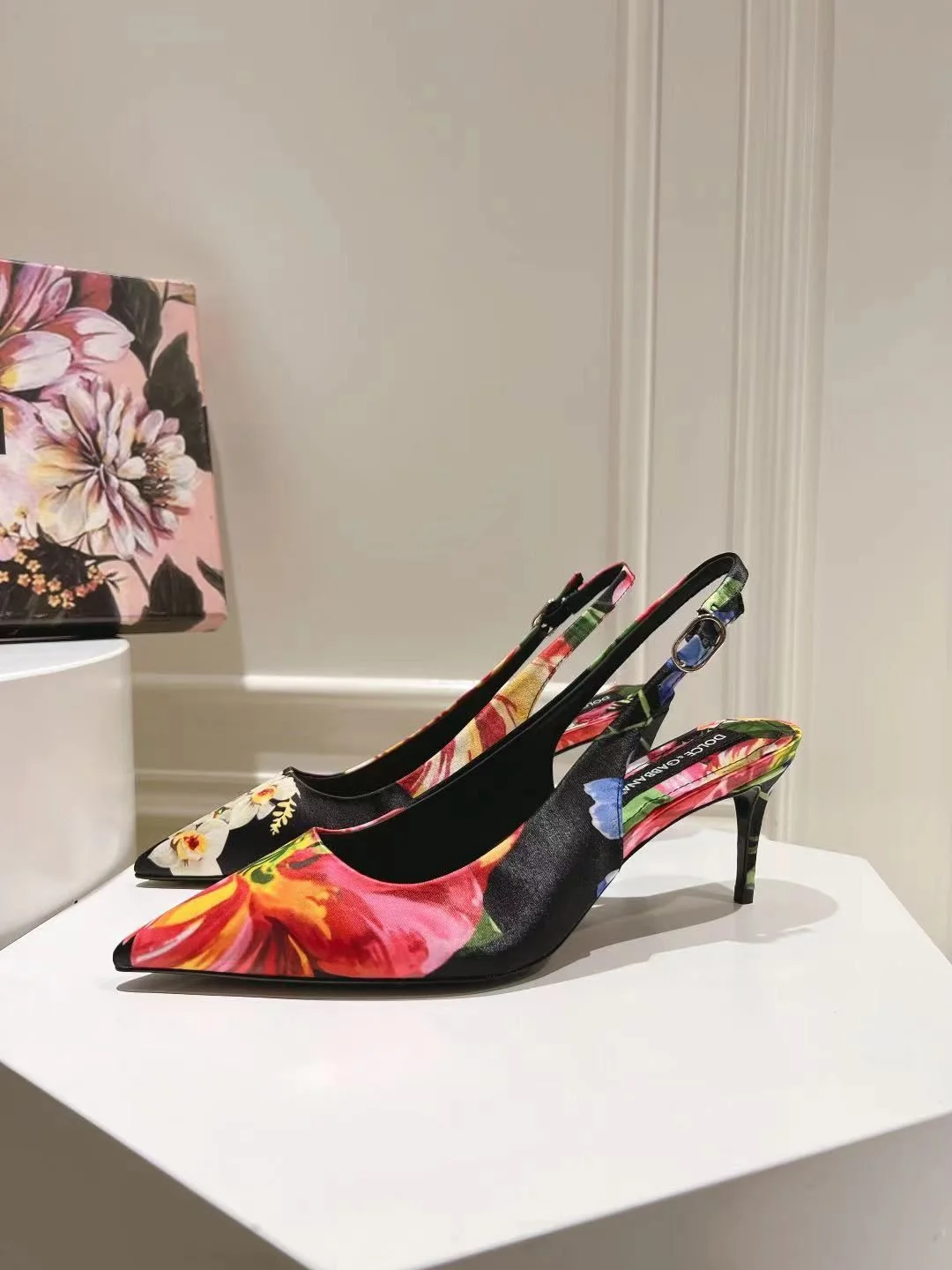Sporty Dolce Gabbana Sandals 23029