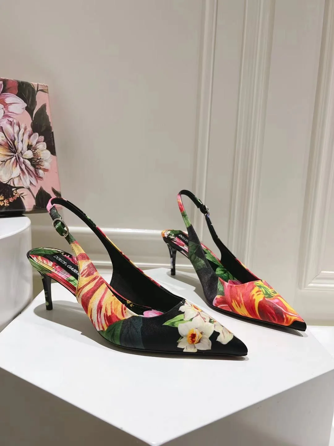 Sporty Dolce Gabbana Sandals 23029