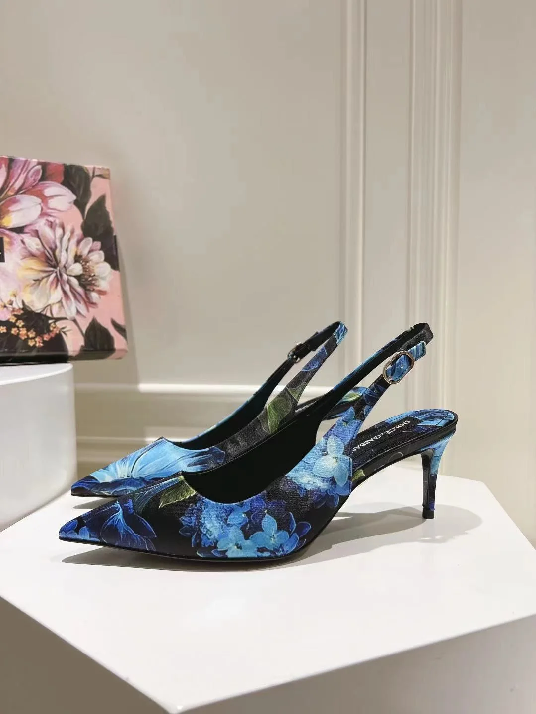 Supportive Dolce Gabbana Sandals 22956