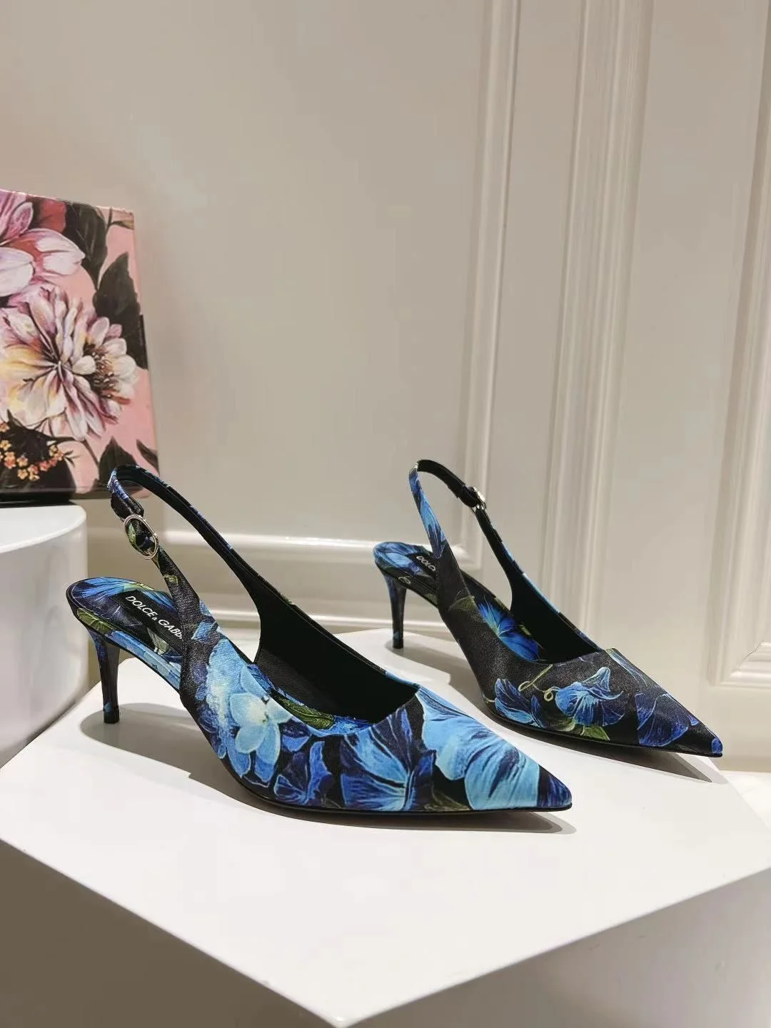 Supportive Dolce Gabbana Sandals 22956