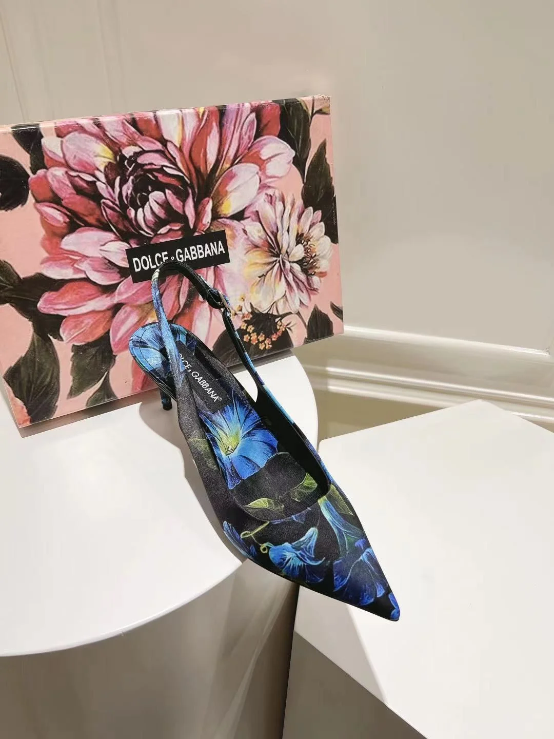 Supportive Dolce Gabbana Sandals 22956