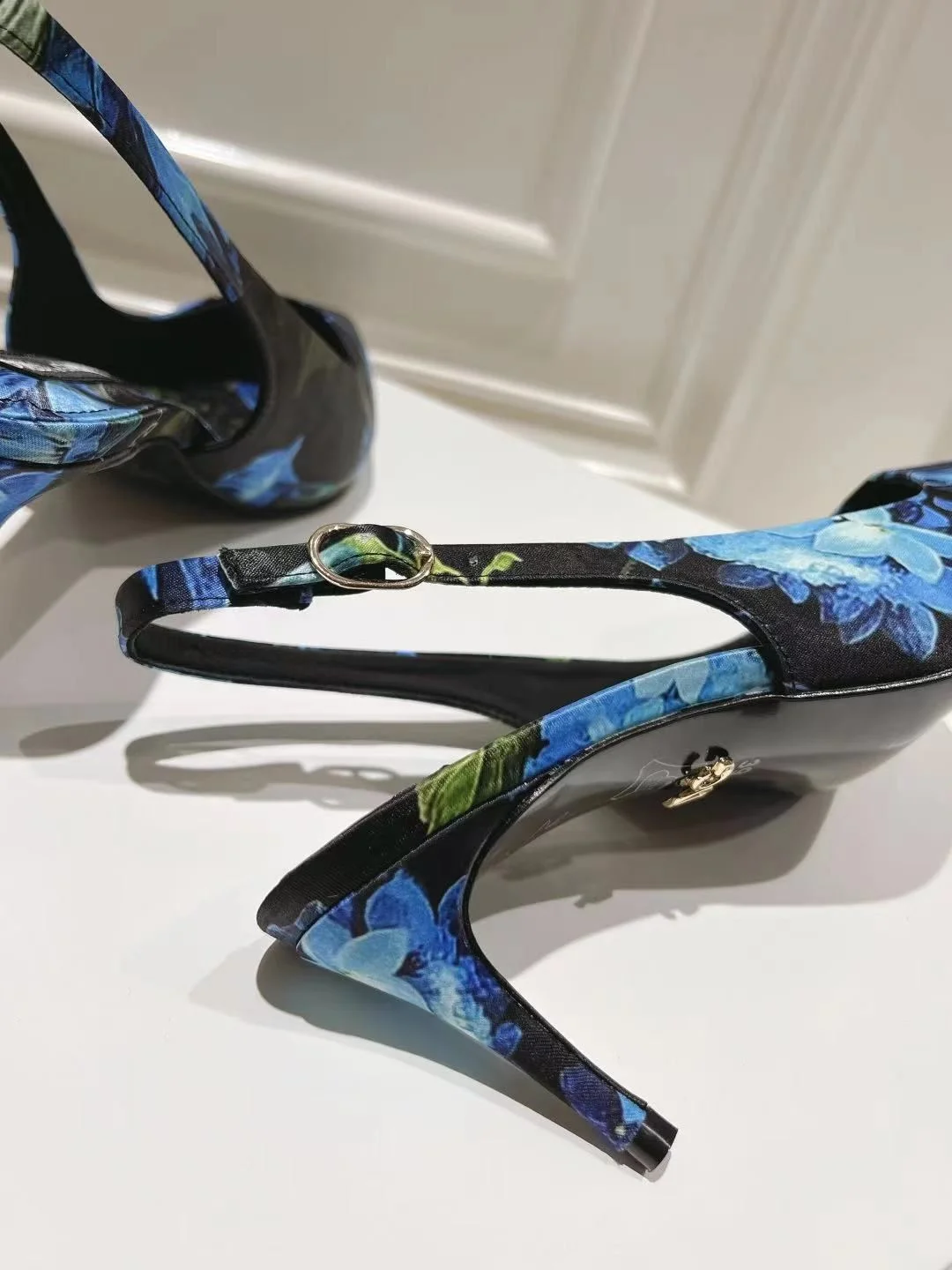 Supportive Dolce Gabbana Sandals 22956