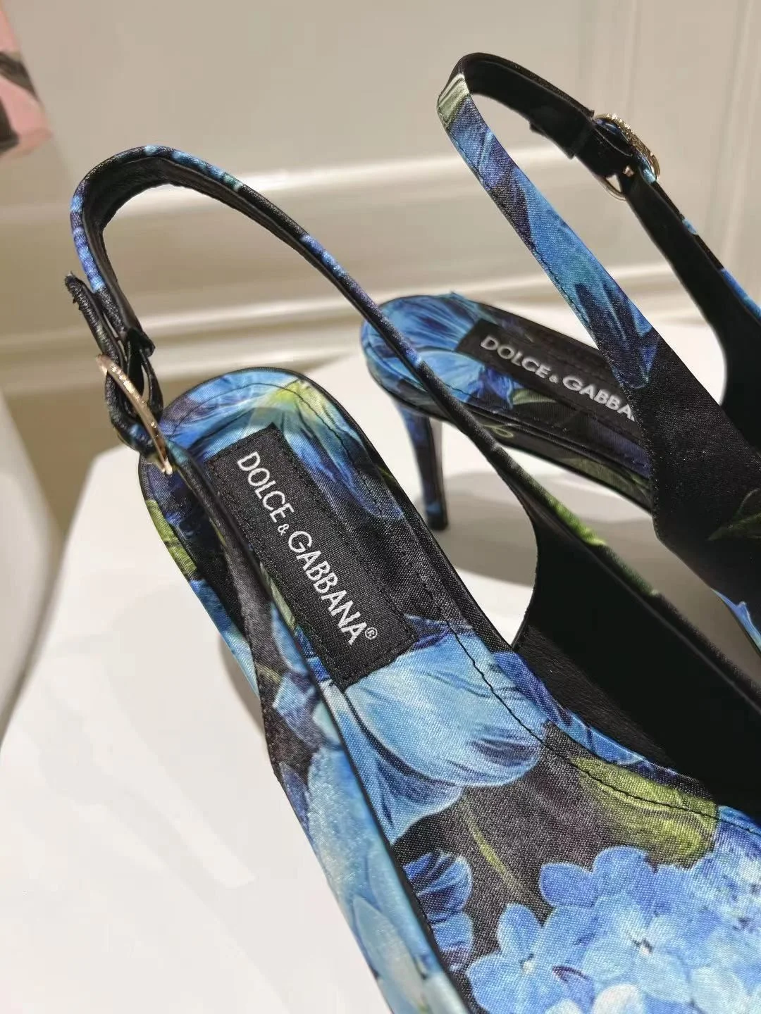 Supportive Dolce Gabbana Sandals 22956