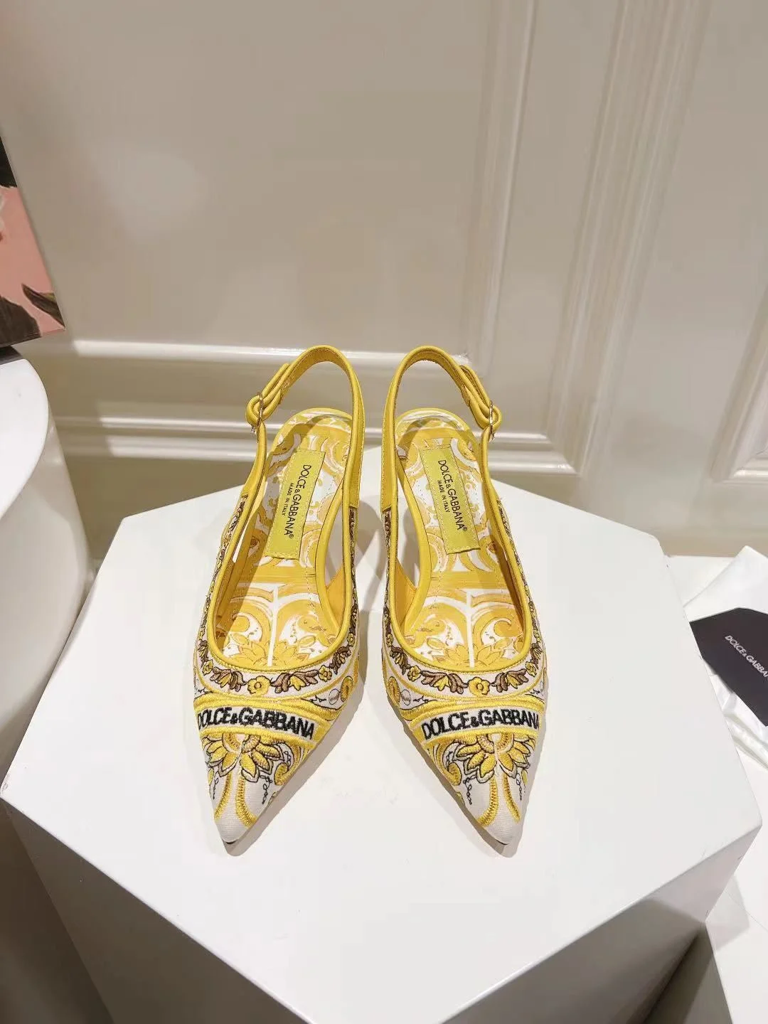 Dolce Gabbana Sandals Seasonal 22963