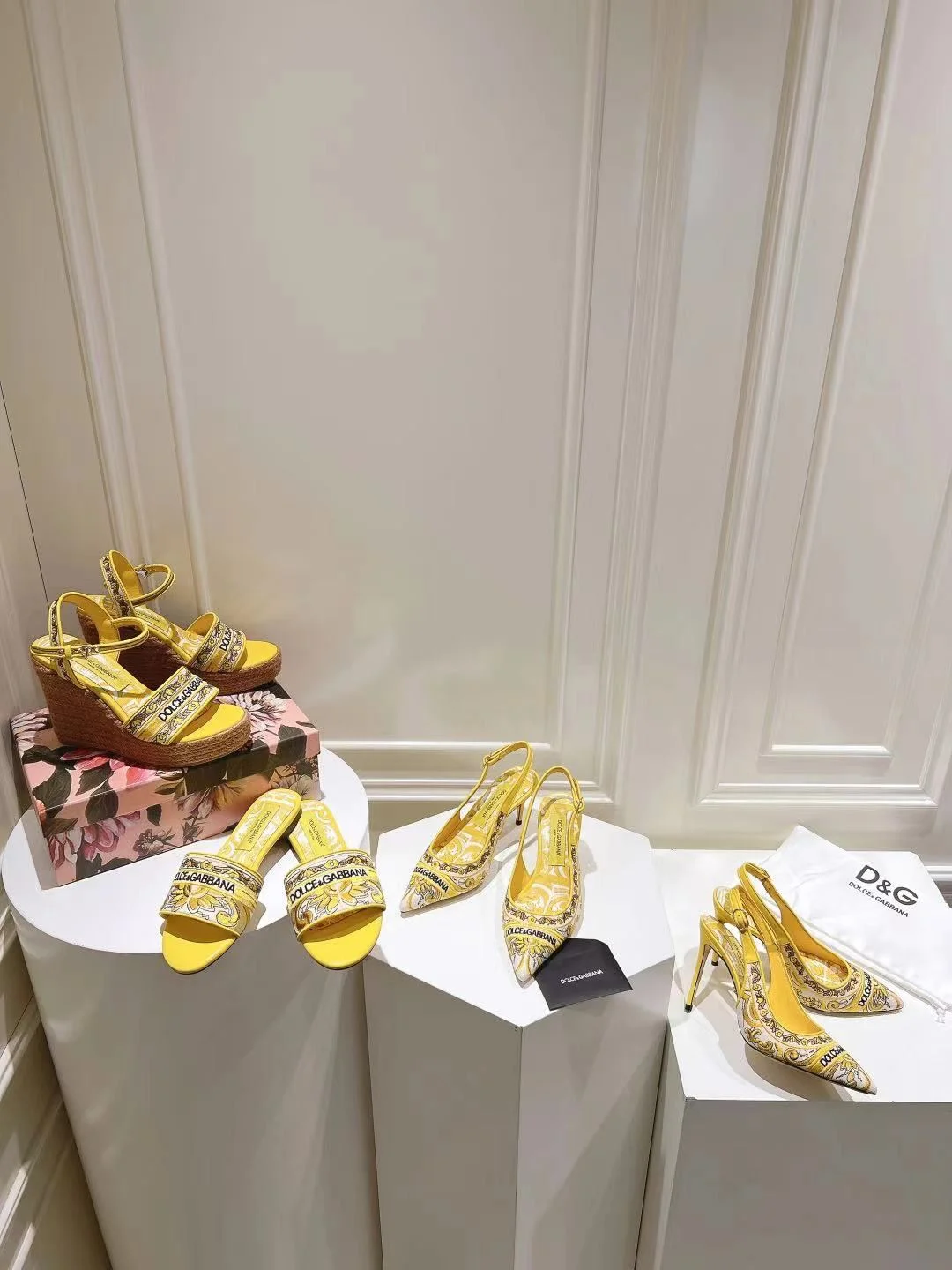 Dolce Gabbana Sandals Seasonal 22963