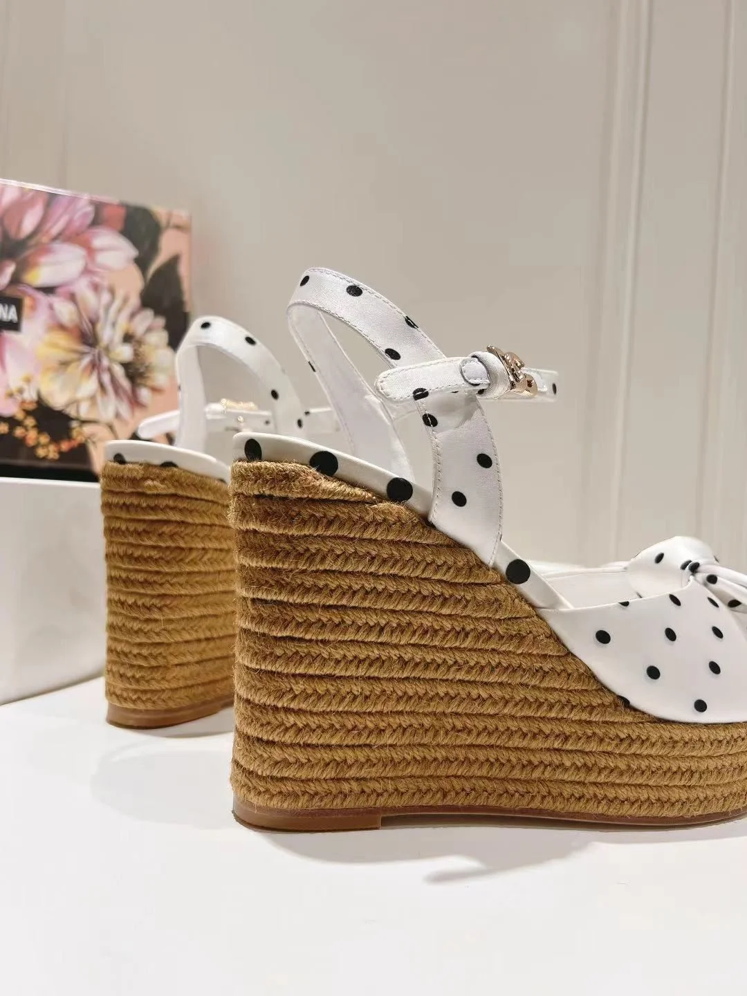 OdorResistant Dolce Gabbana Sandals 22949