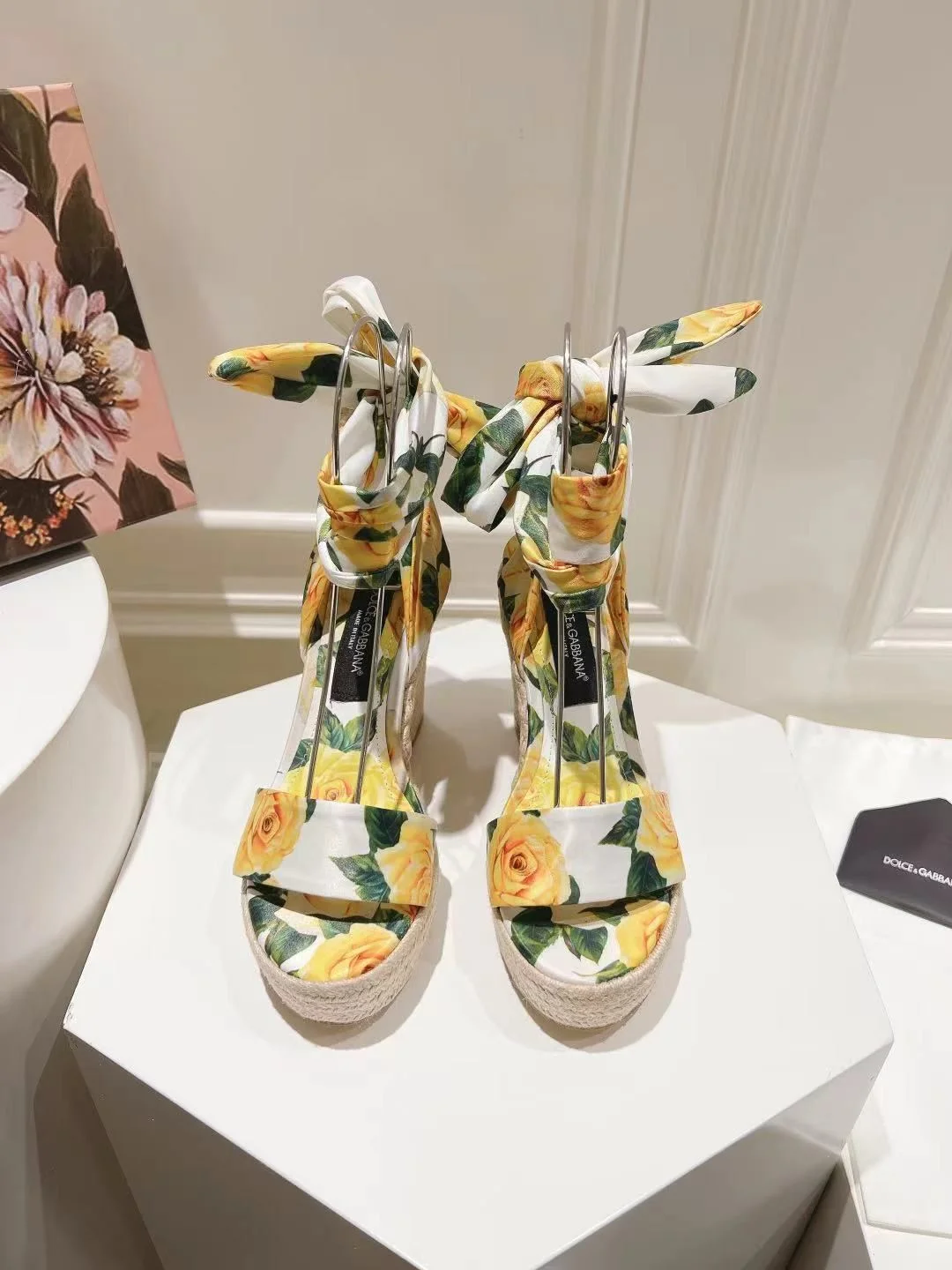Dolce Gabbana Sandals TimelessDesign 22950