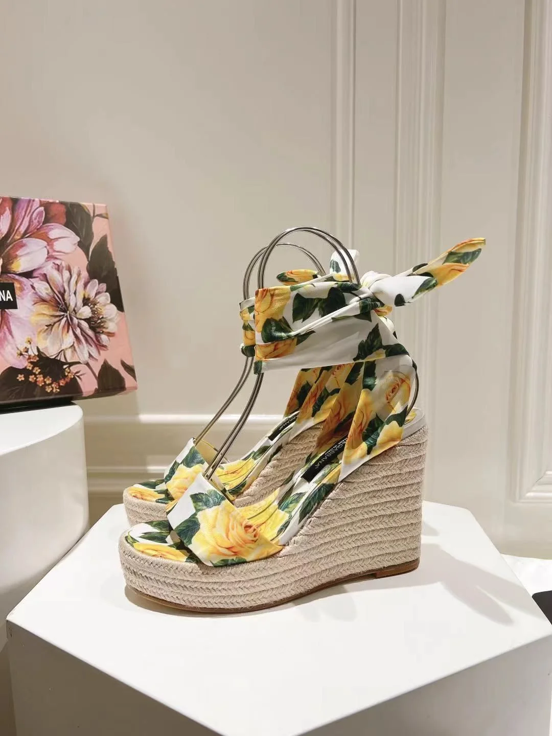 Dolce Gabbana Sandals TimelessDesign 22950