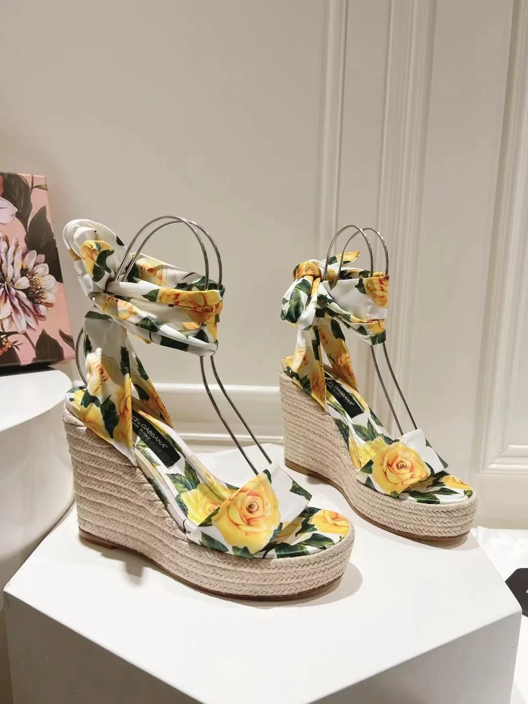 Dolce Gabbana Sandals TimelessDesign 22950