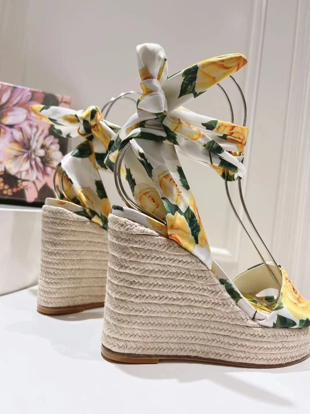 Dolce Gabbana Sandals TimelessDesign 22950