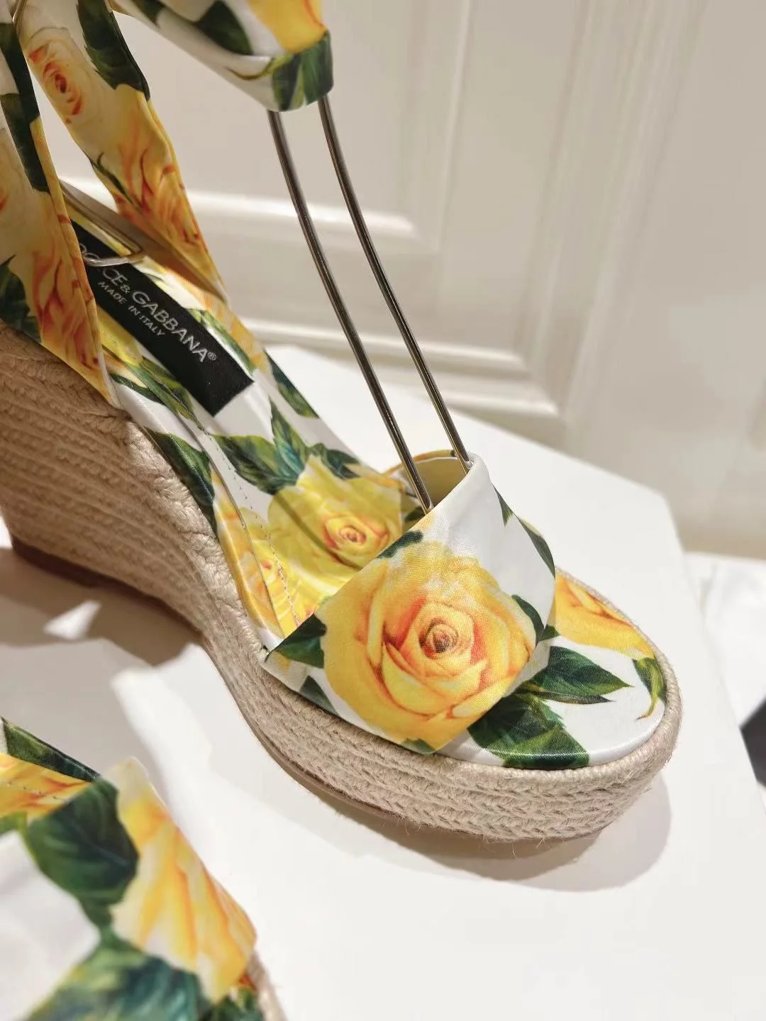 Dolce Gabbana Sandals TimelessDesign 22950