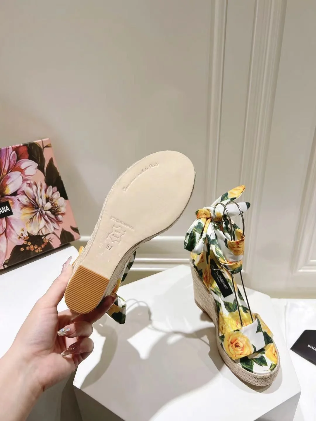 Dolce Gabbana Sandals TimelessDesign 22950