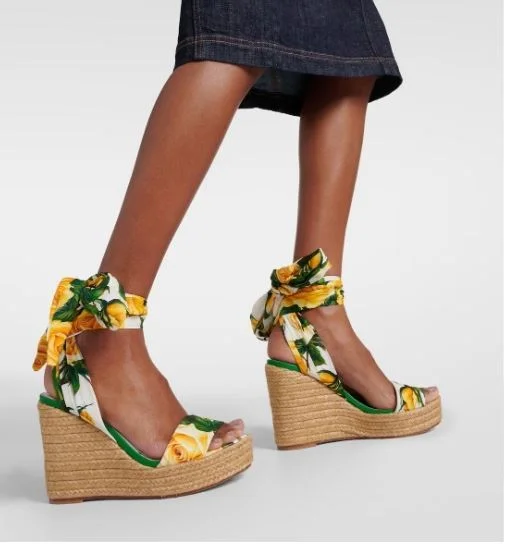 Dolce Gabbana Sandals TimelessDesign 22950