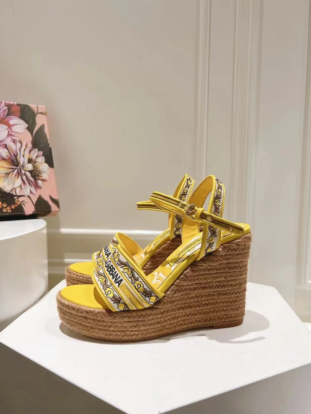 Dolce Gabbana Sandals Trendy 22929