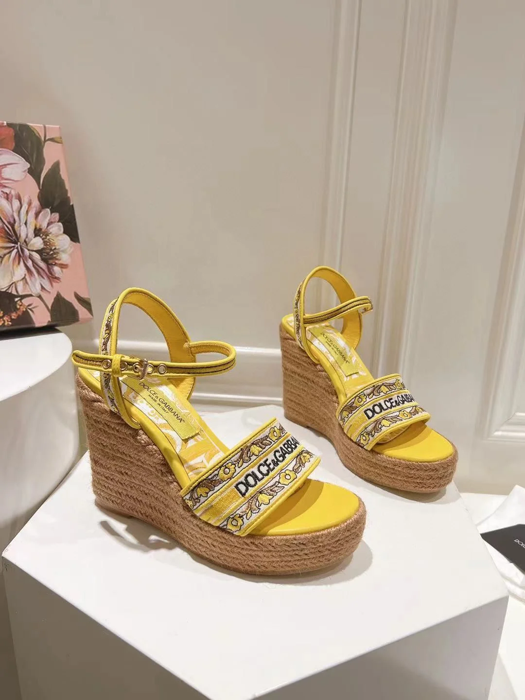 Dolce Gabbana Sandals Trendy 22929