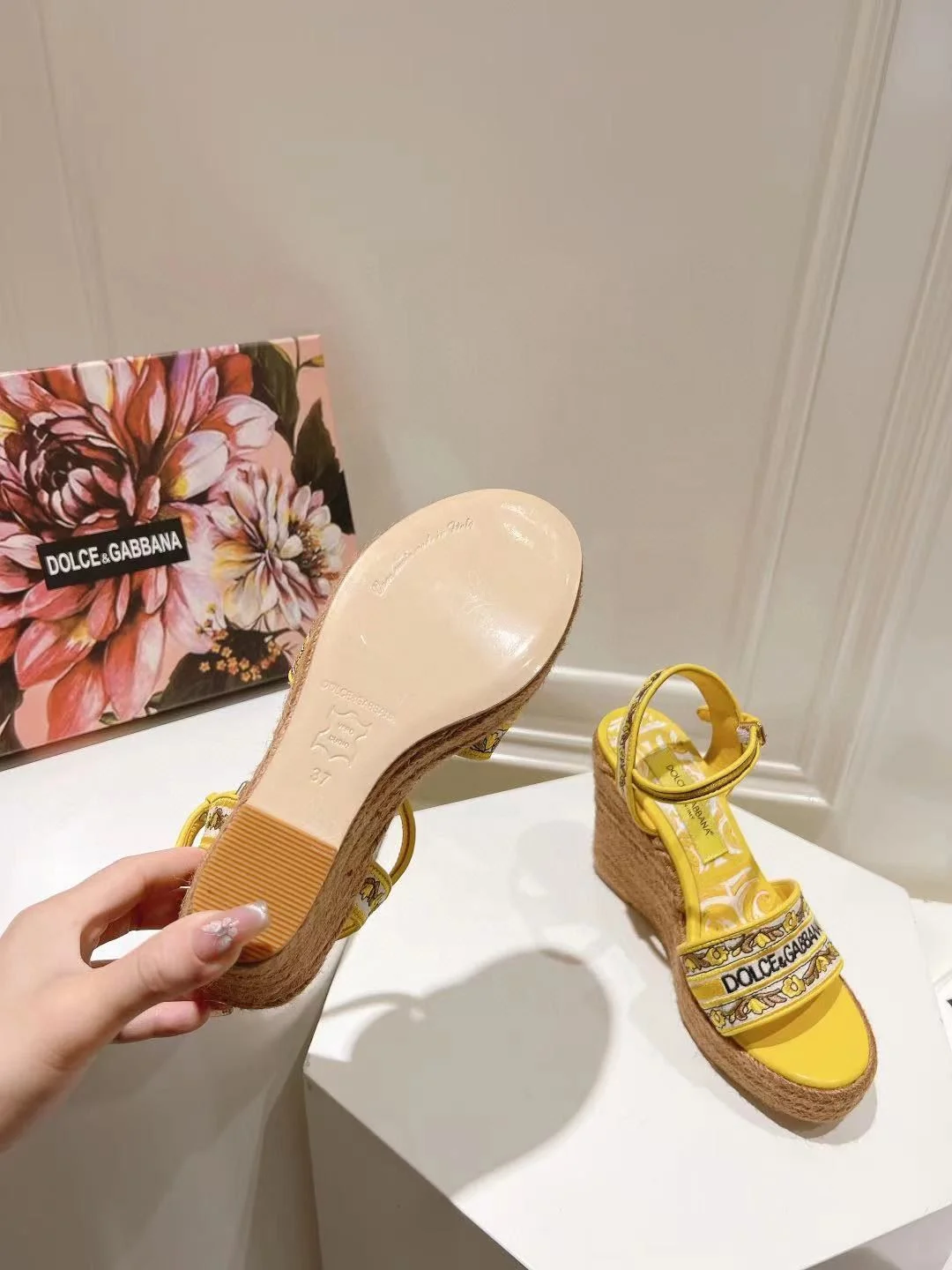 Dolce Gabbana Sandals Trendy 22929