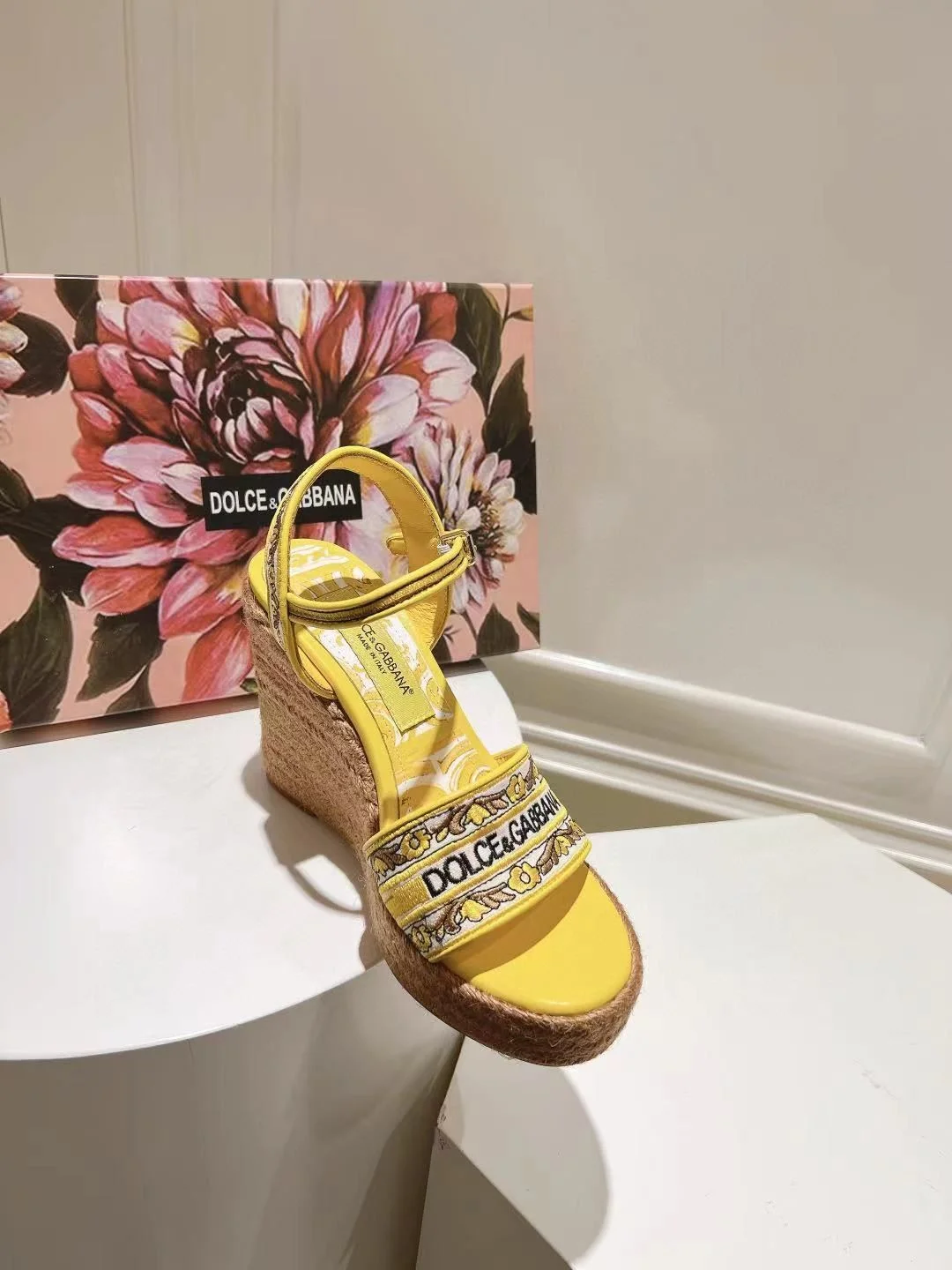 Dolce Gabbana Sandals Trendy 22929