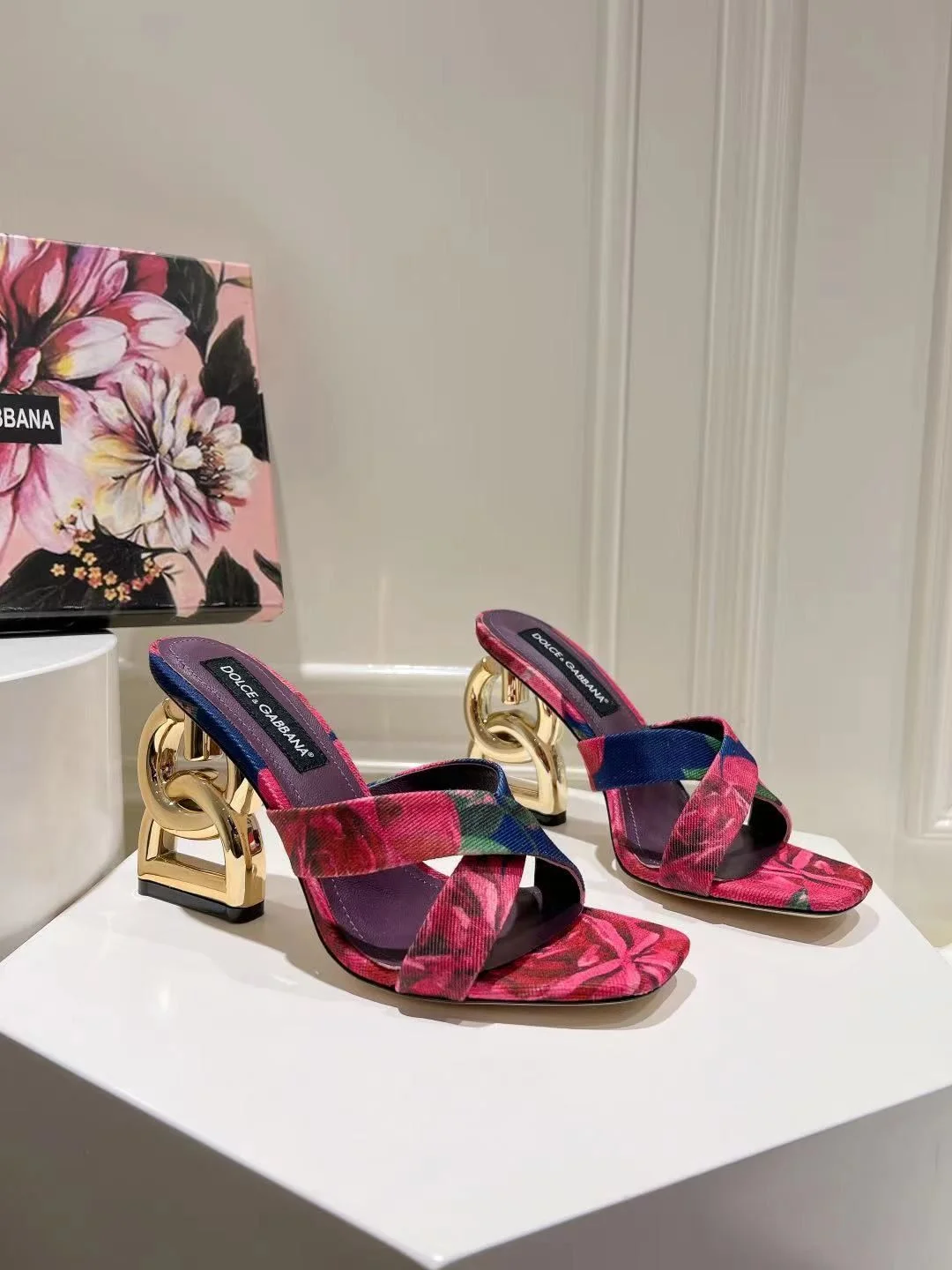 Snug Dolce Gabbana Slippers 22943