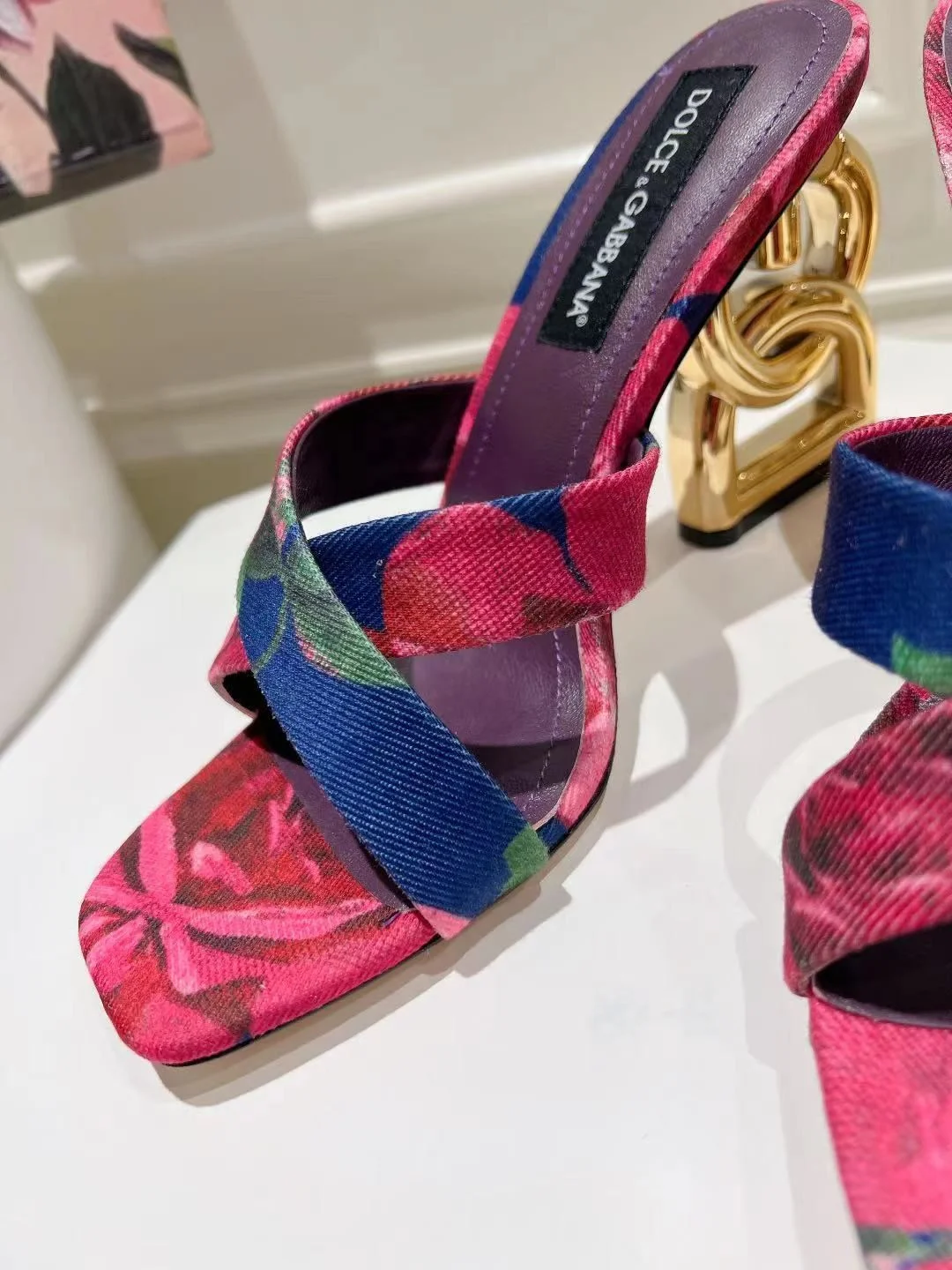 Snug Dolce Gabbana Slippers 22943