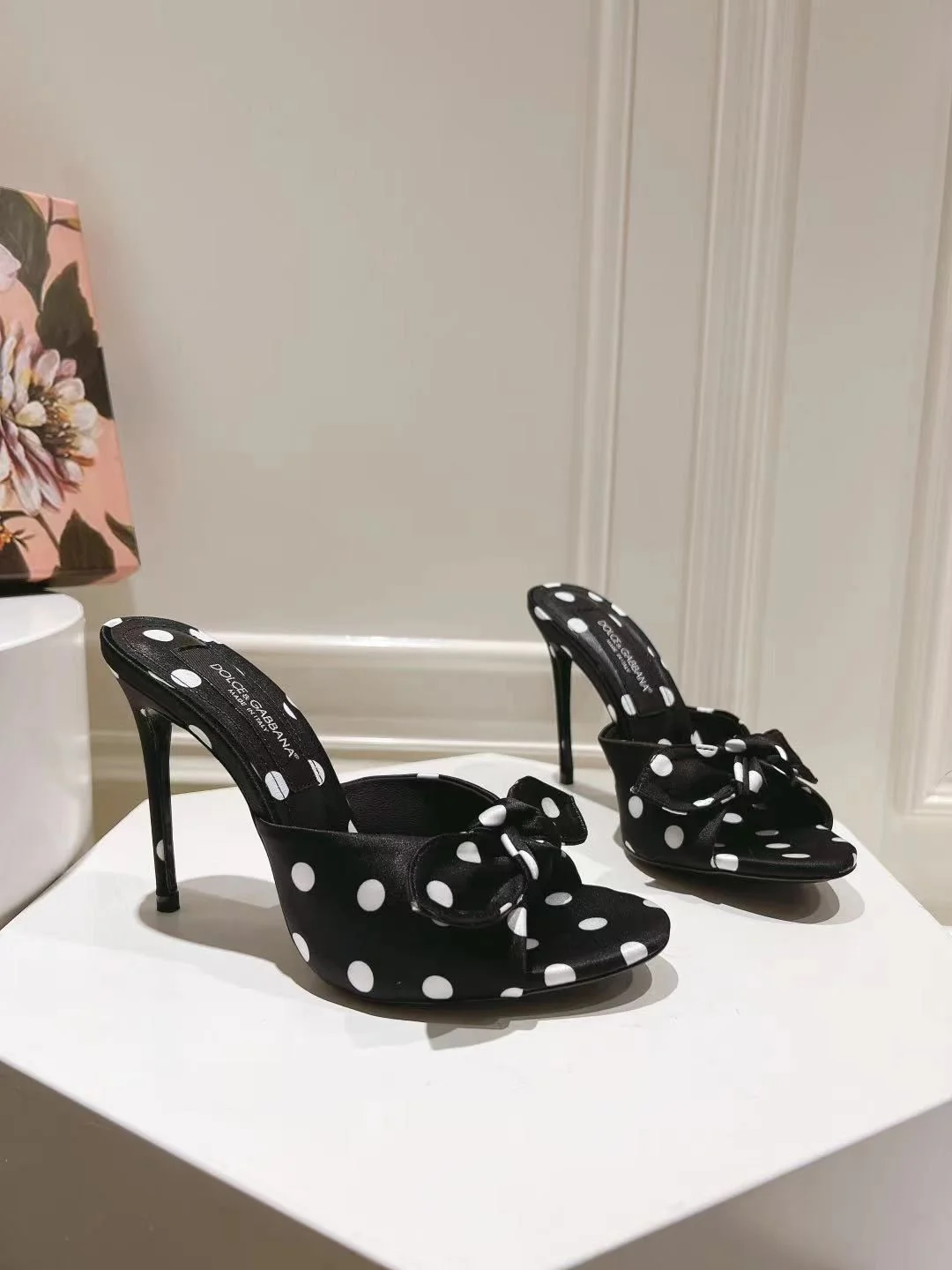 SmoothTexture Dolce Gabbana Slippers 22944