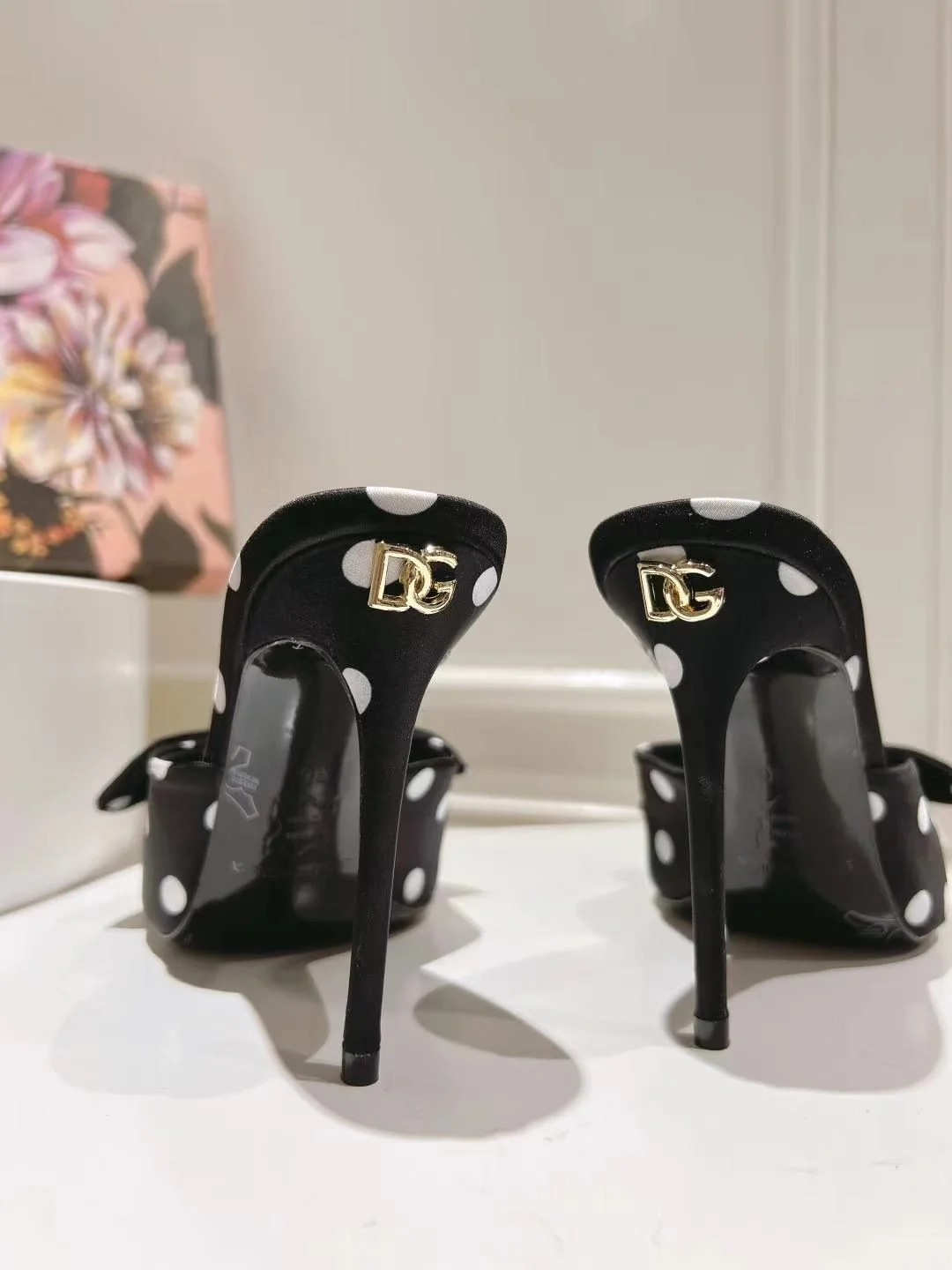 SmoothTexture Dolce Gabbana Slippers 22944