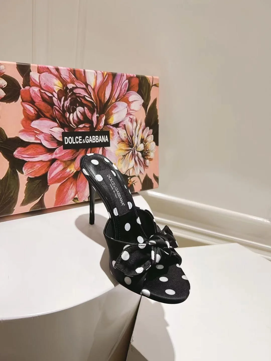SmoothTexture Dolce Gabbana Slippers 22944