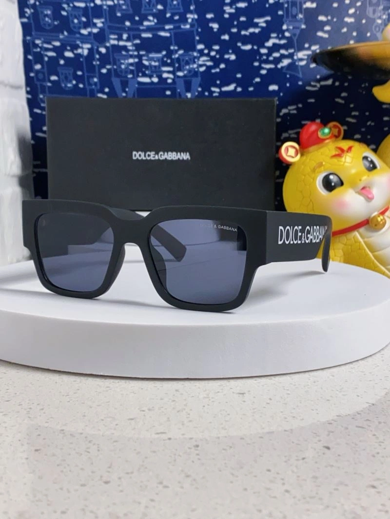 Versatile Dolce Gabbana Sunglasses 279175