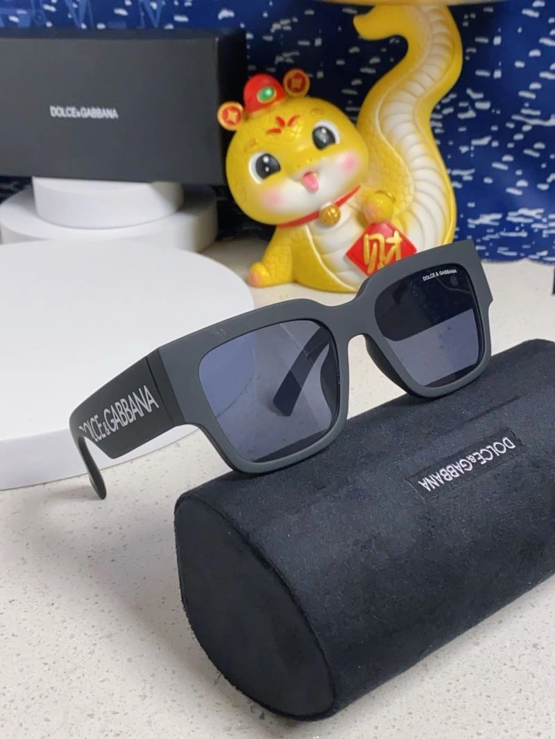 Versatile Dolce Gabbana Sunglasses 279175