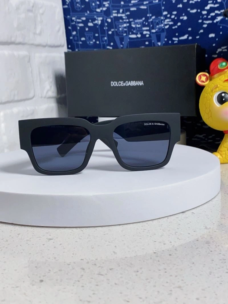 Versatile Dolce Gabbana Sunglasses 279175