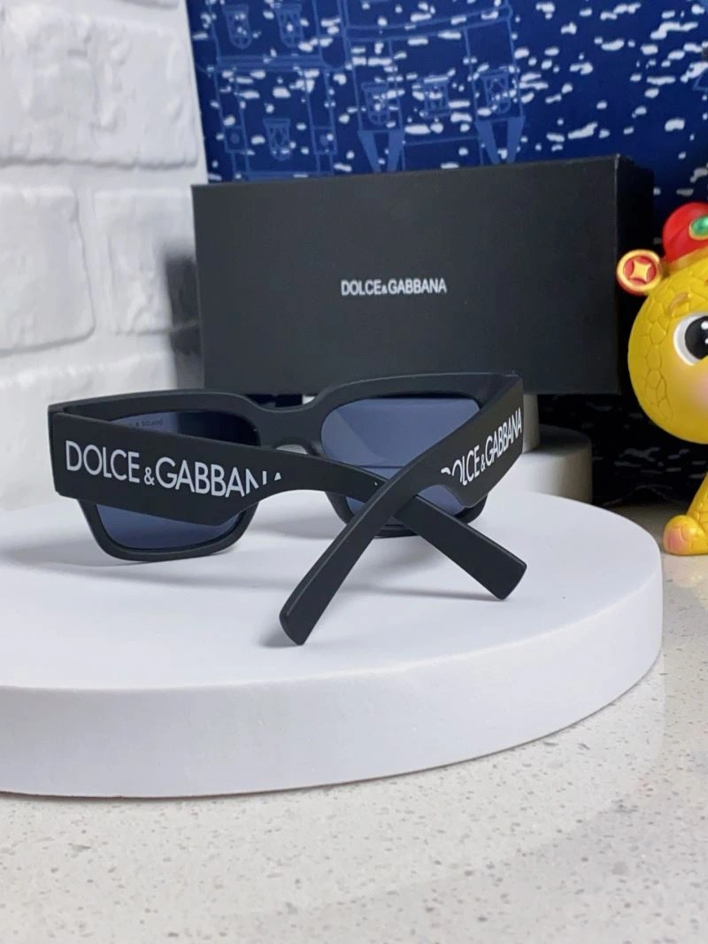 Versatile Dolce Gabbana Sunglasses 279175