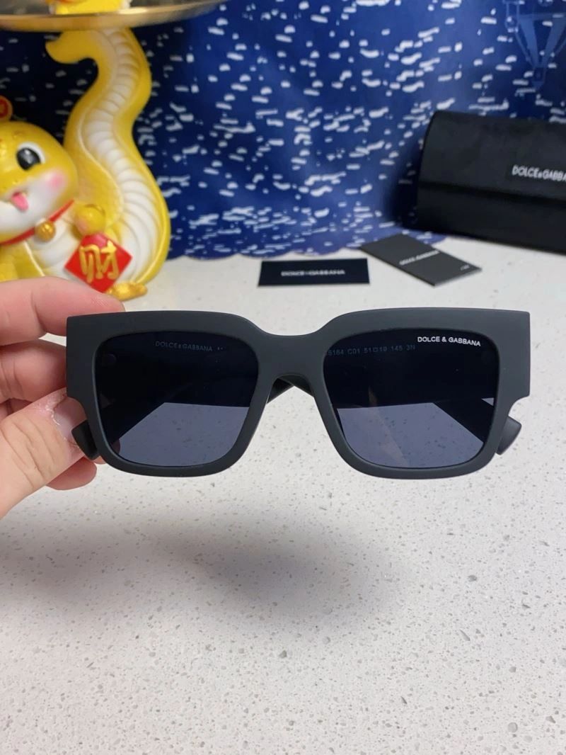 Versatile Dolce Gabbana Sunglasses 279175