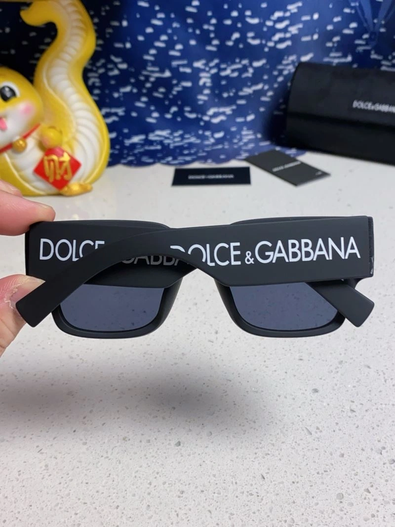 Versatile Dolce Gabbana Sunglasses 279175