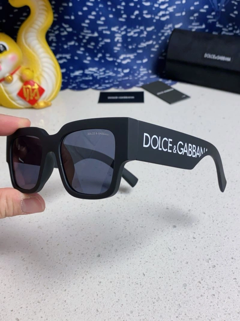 Versatile Dolce Gabbana Sunglasses 279175