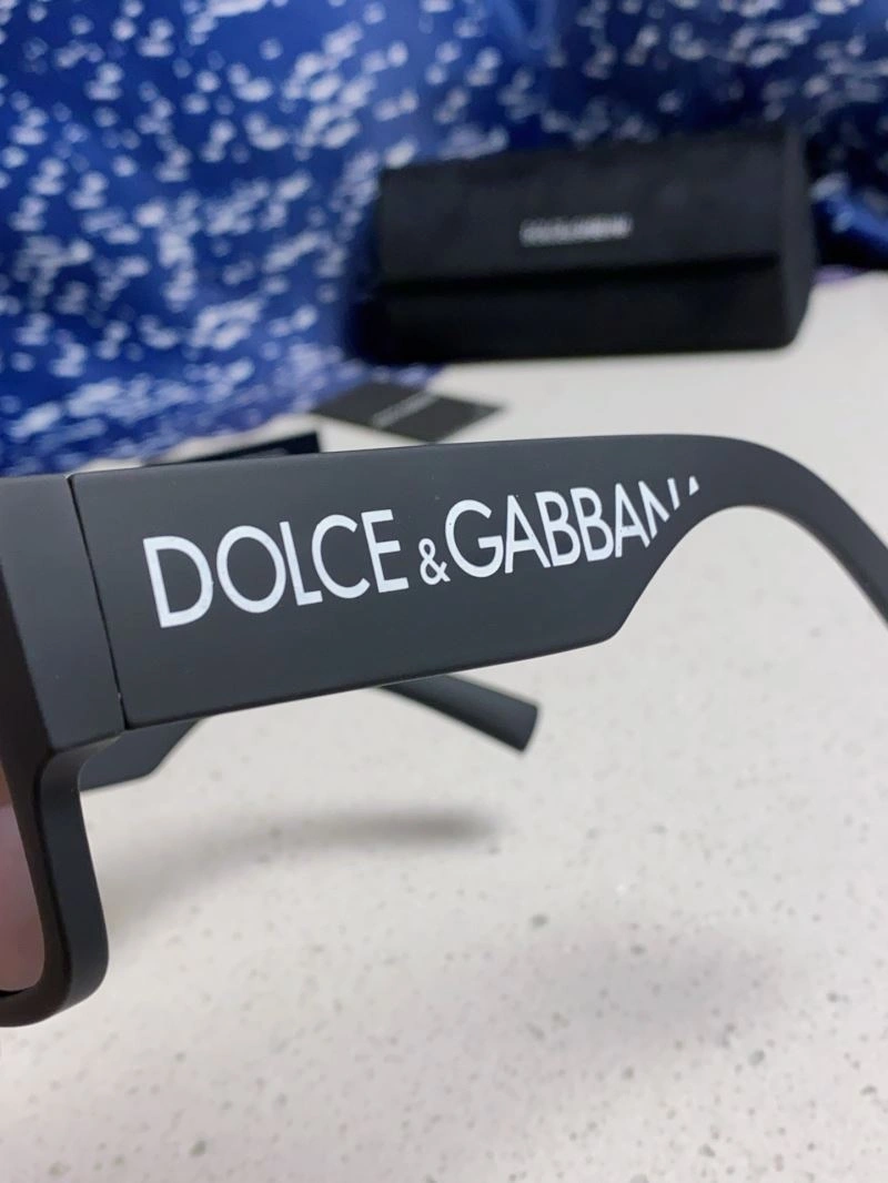 Versatile Dolce Gabbana Sunglasses 279175