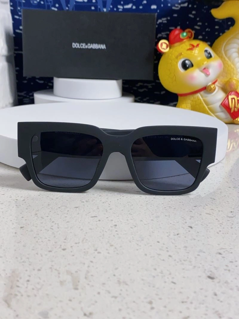 Versatile Dolce Gabbana Sunglasses 279175
