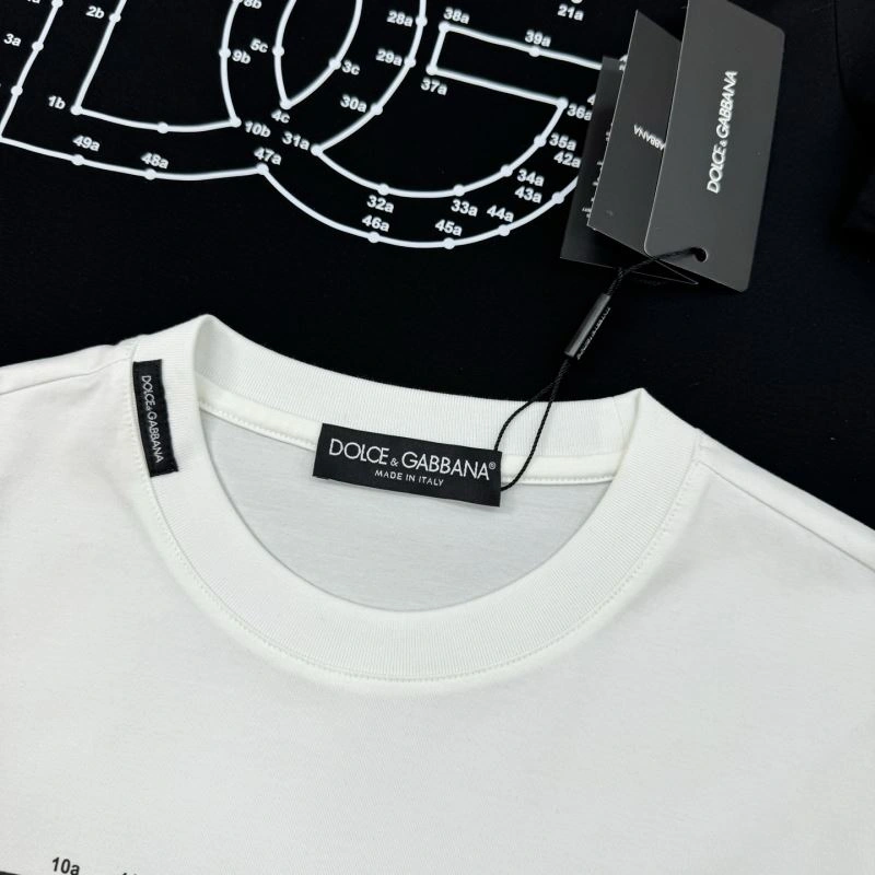Effortless Dolce Gabbana T-Shirts 119608