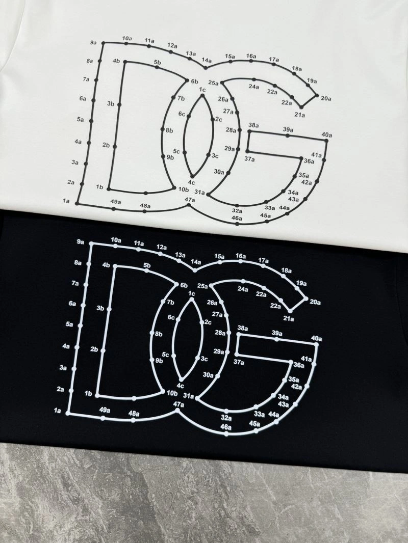 Effortless Dolce Gabbana T-Shirts 119608