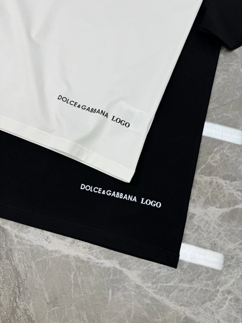 Effortless Dolce Gabbana T-Shirts 119608