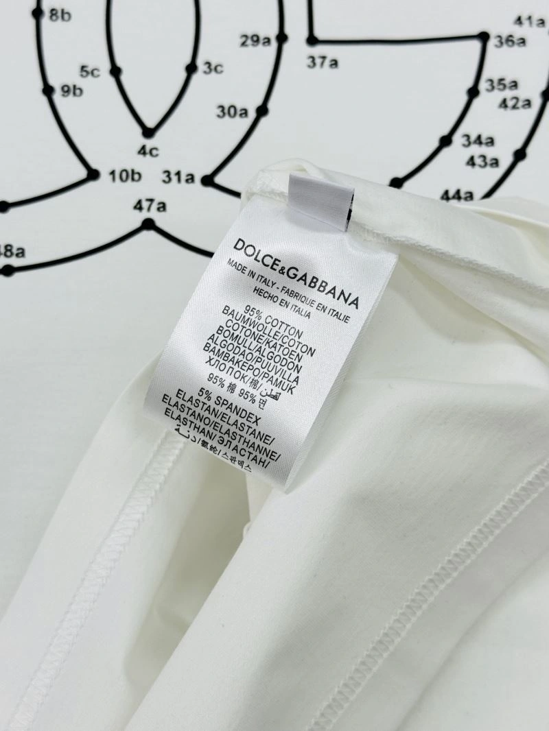 Effortless Dolce Gabbana T-Shirts 119608