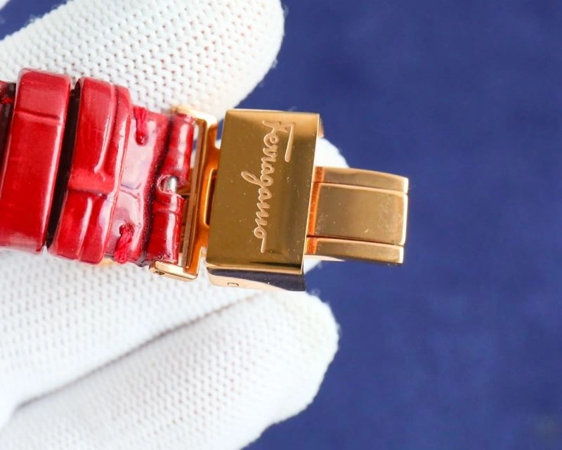 FERRAGAMO Watches Refined 182324
